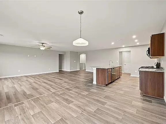 335 Port Way — Photo 8