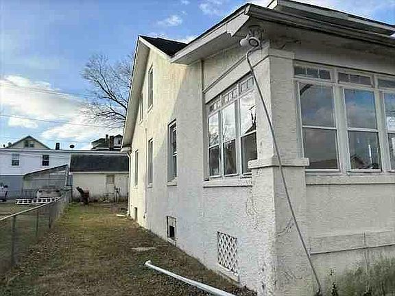 3rd image of 209 3rd Ave