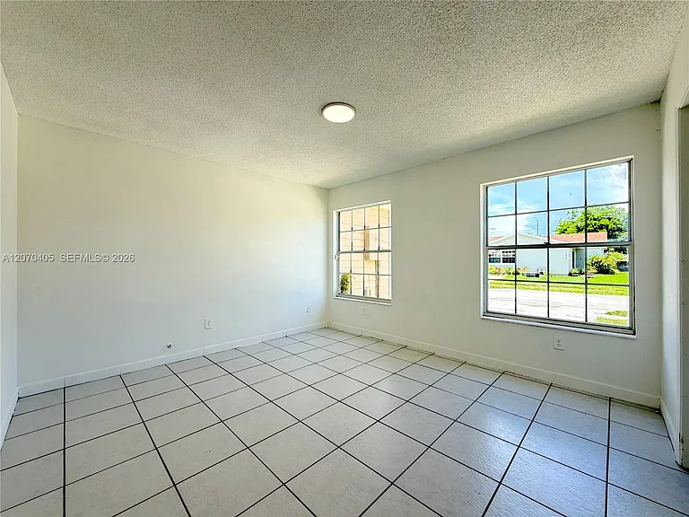 9850 W Heather Ln — Photo 5