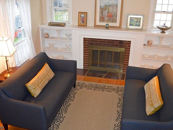 4th image of 621 Woodland Ave