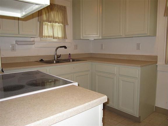 4th image of 1840 Rosemont Blvd