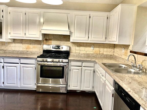 5th image of 3405 Bermuda Dr #1