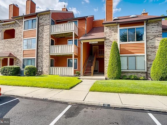 2nd image of 2118A Greenwood Ct #A