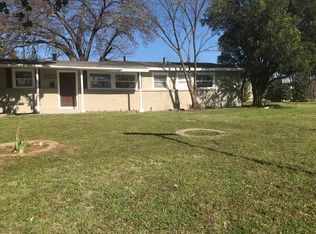 3132 Meadow Oaks Dr, Haltom City, TX 76117