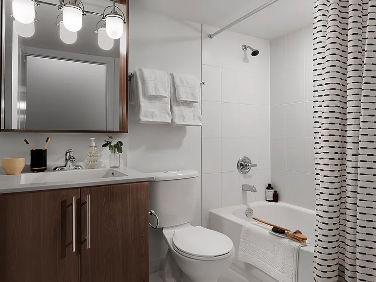 105 Harrison Garden Blvd #811 — Photo 2