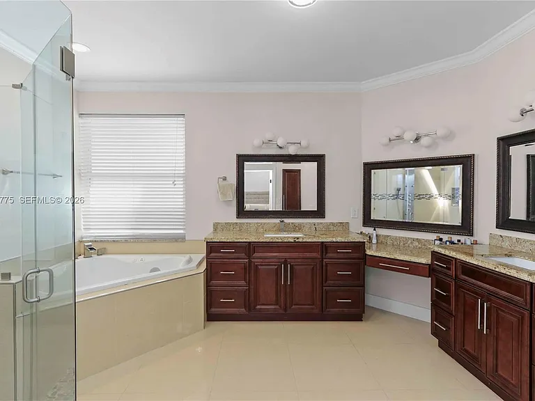 1530 Lacosta Dr W — Photo 22