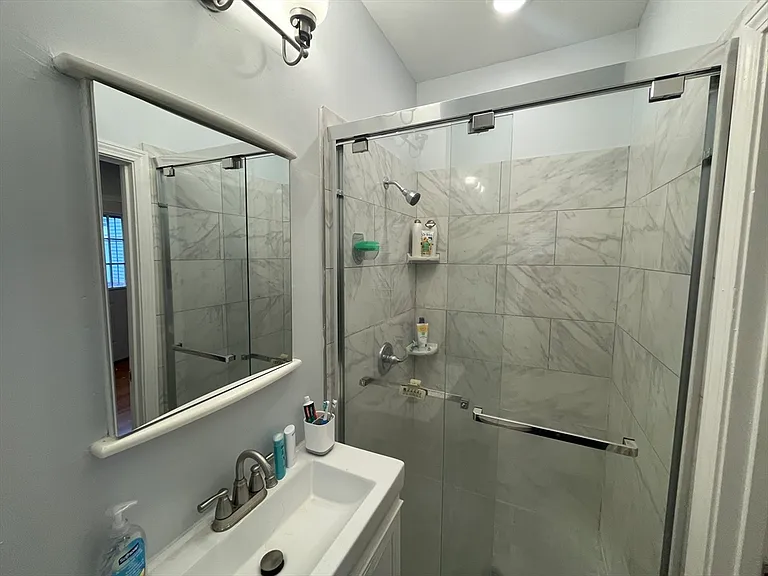 176 W 6th St #3 — Photo 8