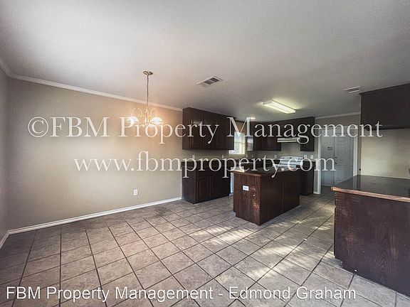 5th image of 318 Leisure Ln