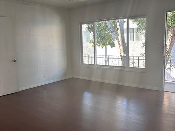 3rd image of 10838 Morrison St APT 5