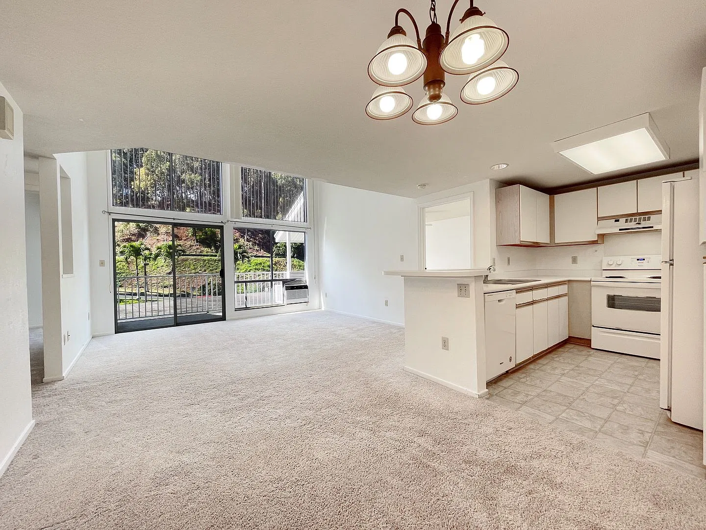 Mililani Three Bedroom Condo with A/C — Photo 2