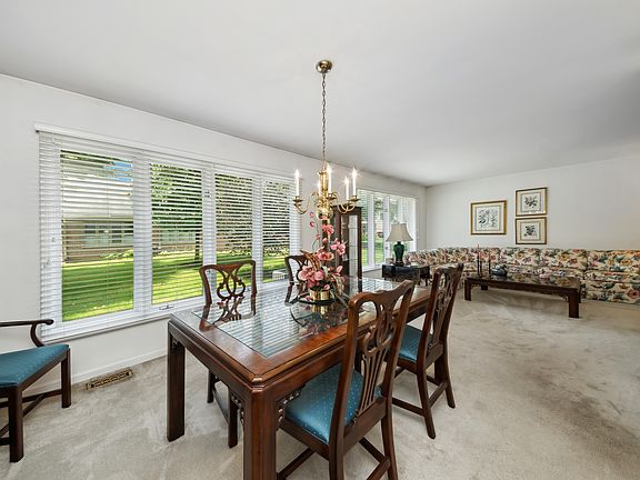 4th image of 223 Royal Ln