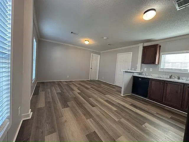 4000 24th St N #402 — Photo 3