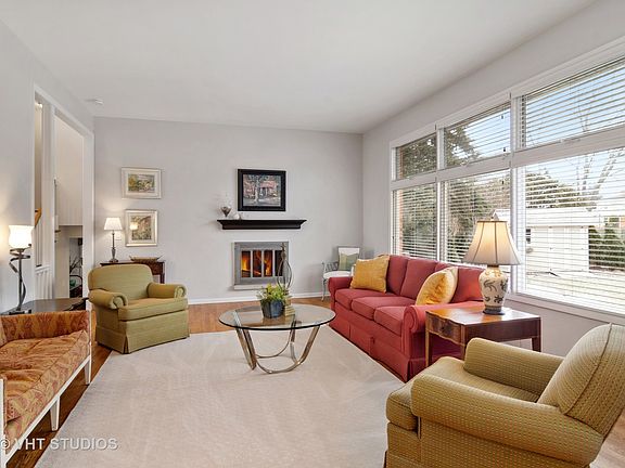 4th image of 113 N Regency Dr E