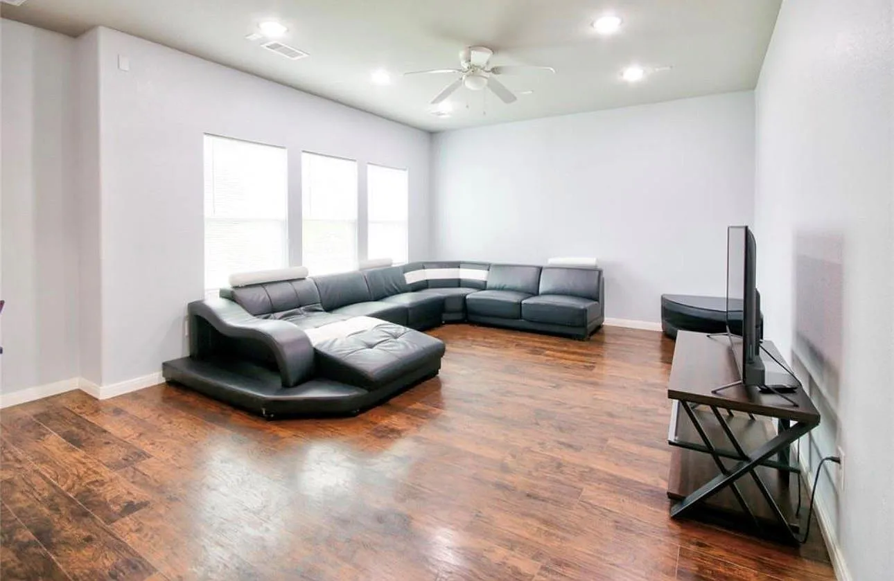 3 bed, 2.5 bath, 1713 sqft, $2,750 — Photo 4