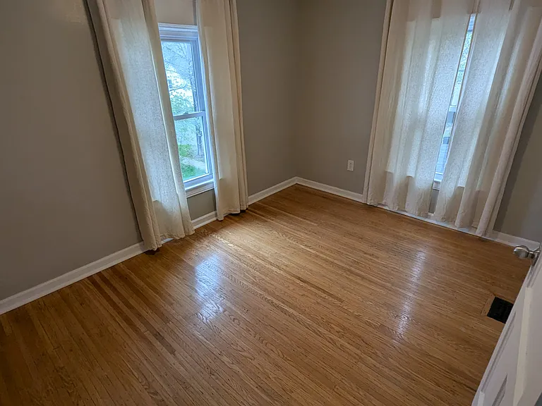 619 Sawyer St — Photo 7