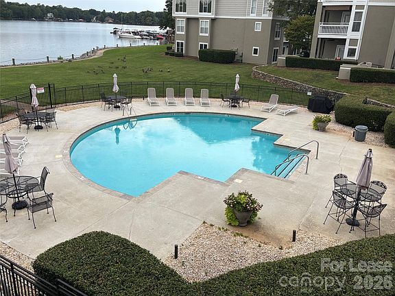 4th image of 1332 Torrence Cir
