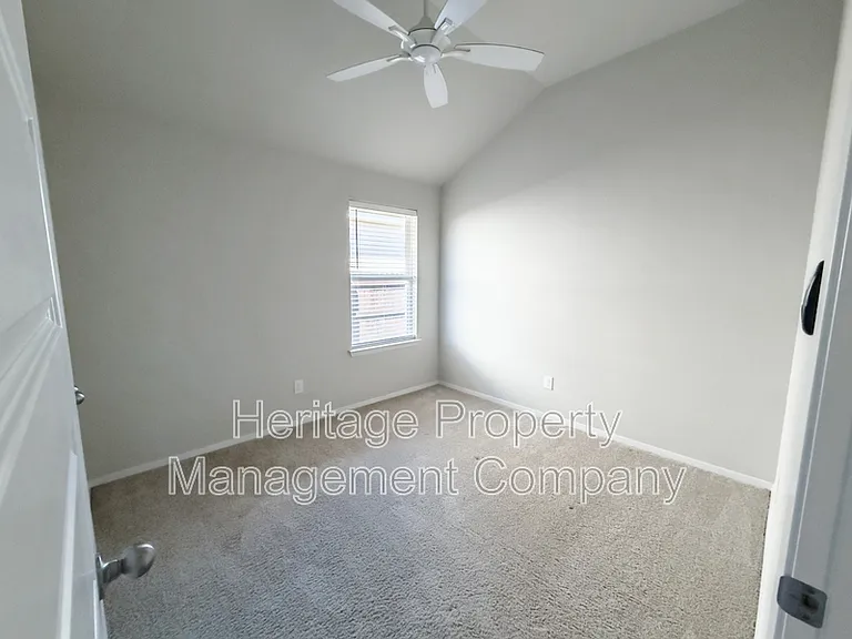 139 Lyndon Dr — Photo 11