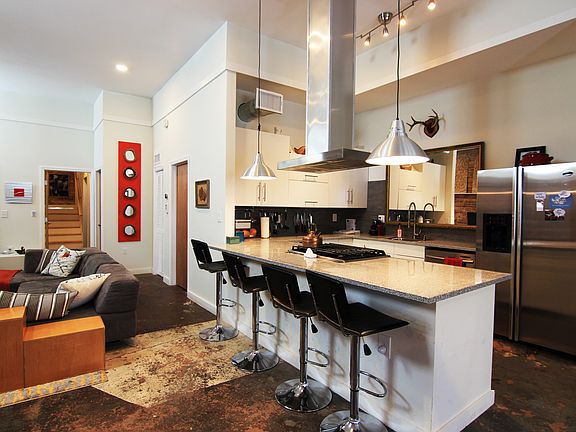 Chef Style Kitchen with GAS range.