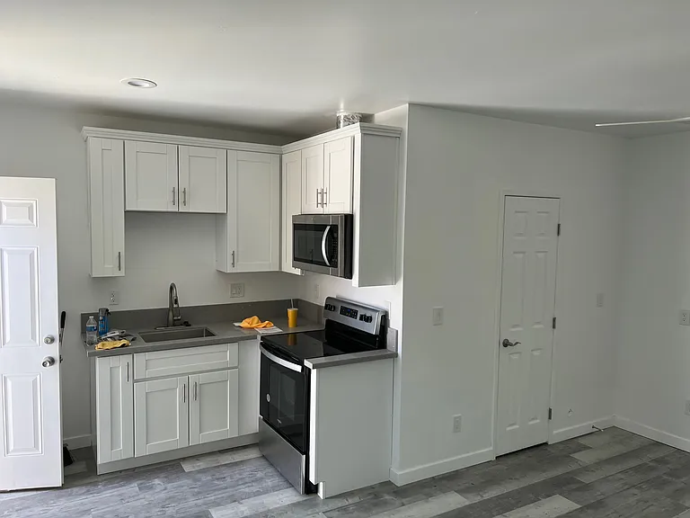 1241 S Juniper St — Photo 2
