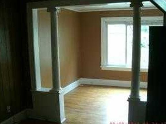 3rd image of 1511 Victoria Ave