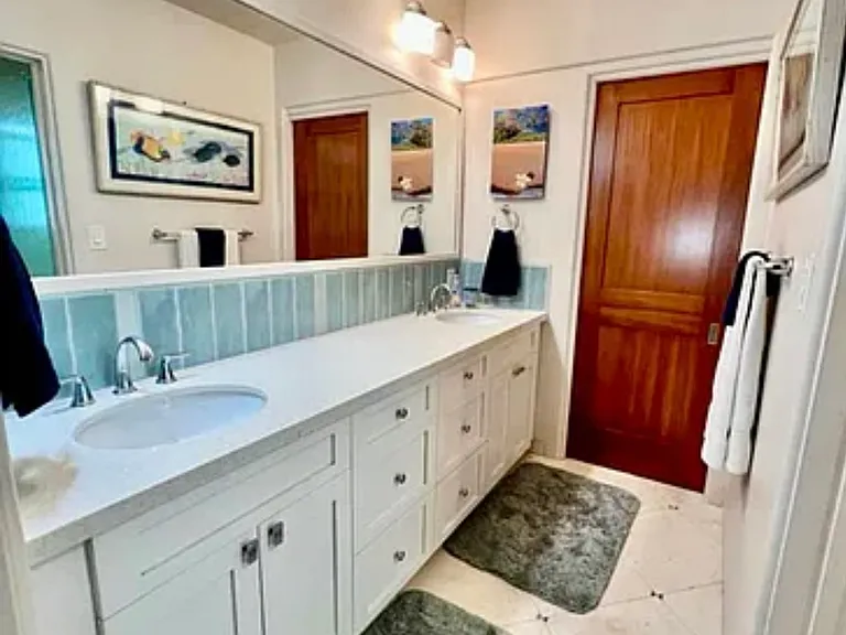 1320 Glorietta Blvd — Photo 3
