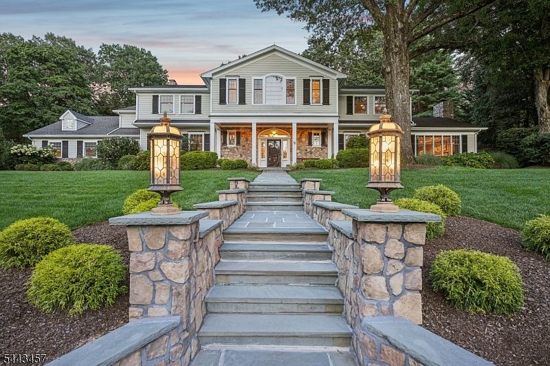 1st image of 9 Canterbury Ln