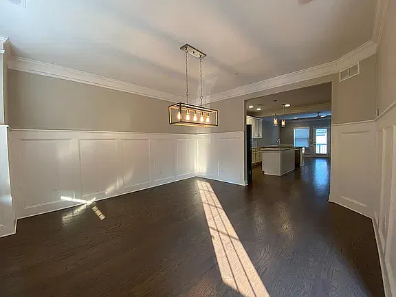 3 bed, 3.5 bath, 2388 sqft, $2,500 — Photo 3