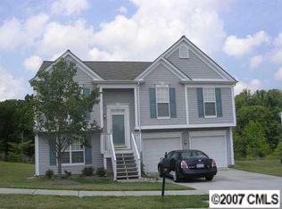 3127 Old Ironside Dr, Charlotte, NC 28213