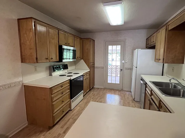 2104 Terrace Dr — Photo 15