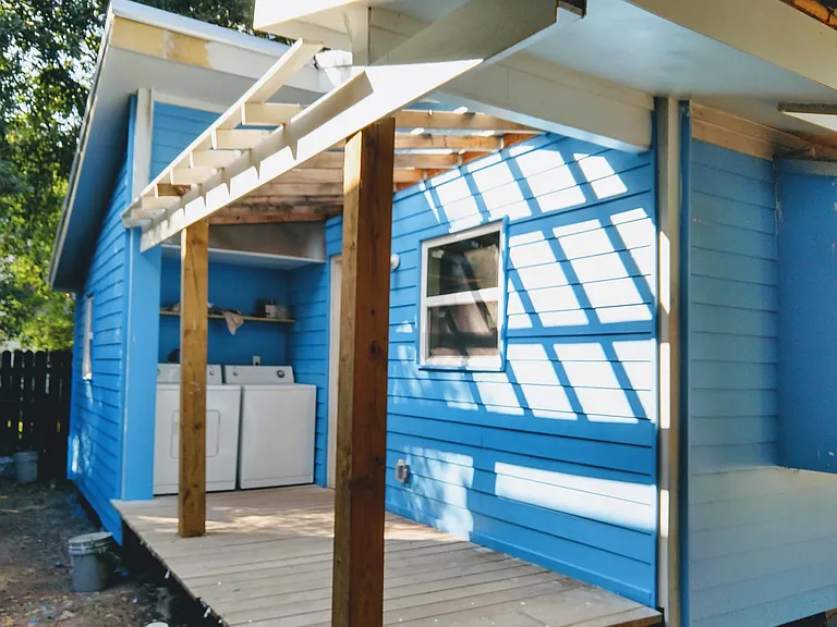 Washer/dryer off of covered porch