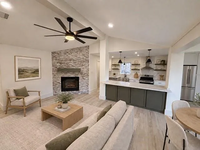 4 bed, 2.0 bath, 2150 sqft, $3,199 — Photo 4