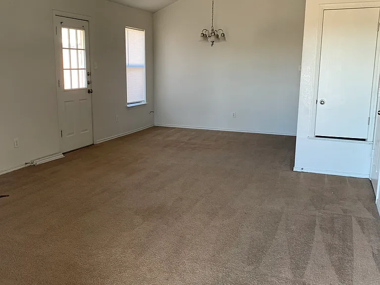 2912 Ashley Dr — Photo 4