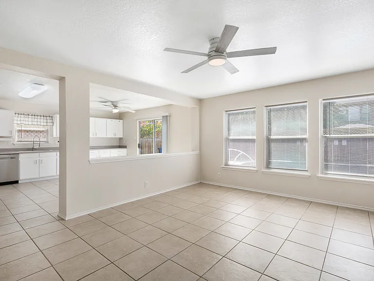 372 Copper Hill Dr — Photo 7