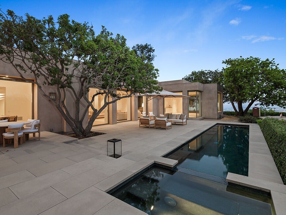 1st image of 1016 N Hillcrest Rd