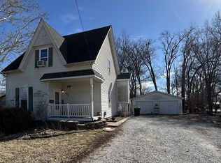 706 Augusta Rd, Carthage, IL 62321