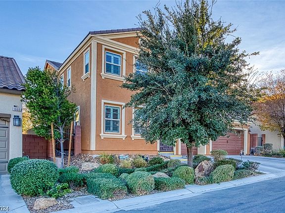 3rd image of 1009 Old Creek Way