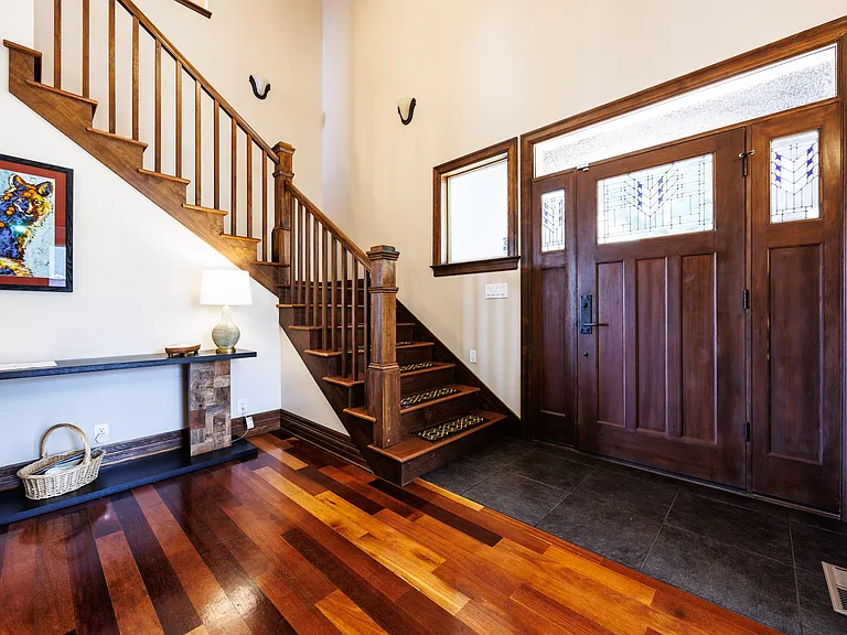 mid level Entrance