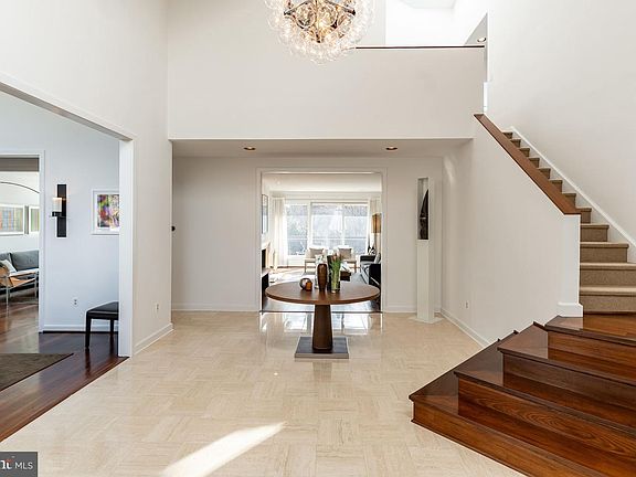 4th image of 9740 Sorrel Ave