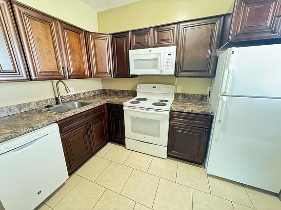 3rd image of 1930 Washington St #5