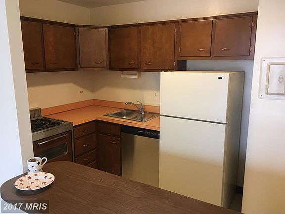 Kitchen with Breakfast Bar