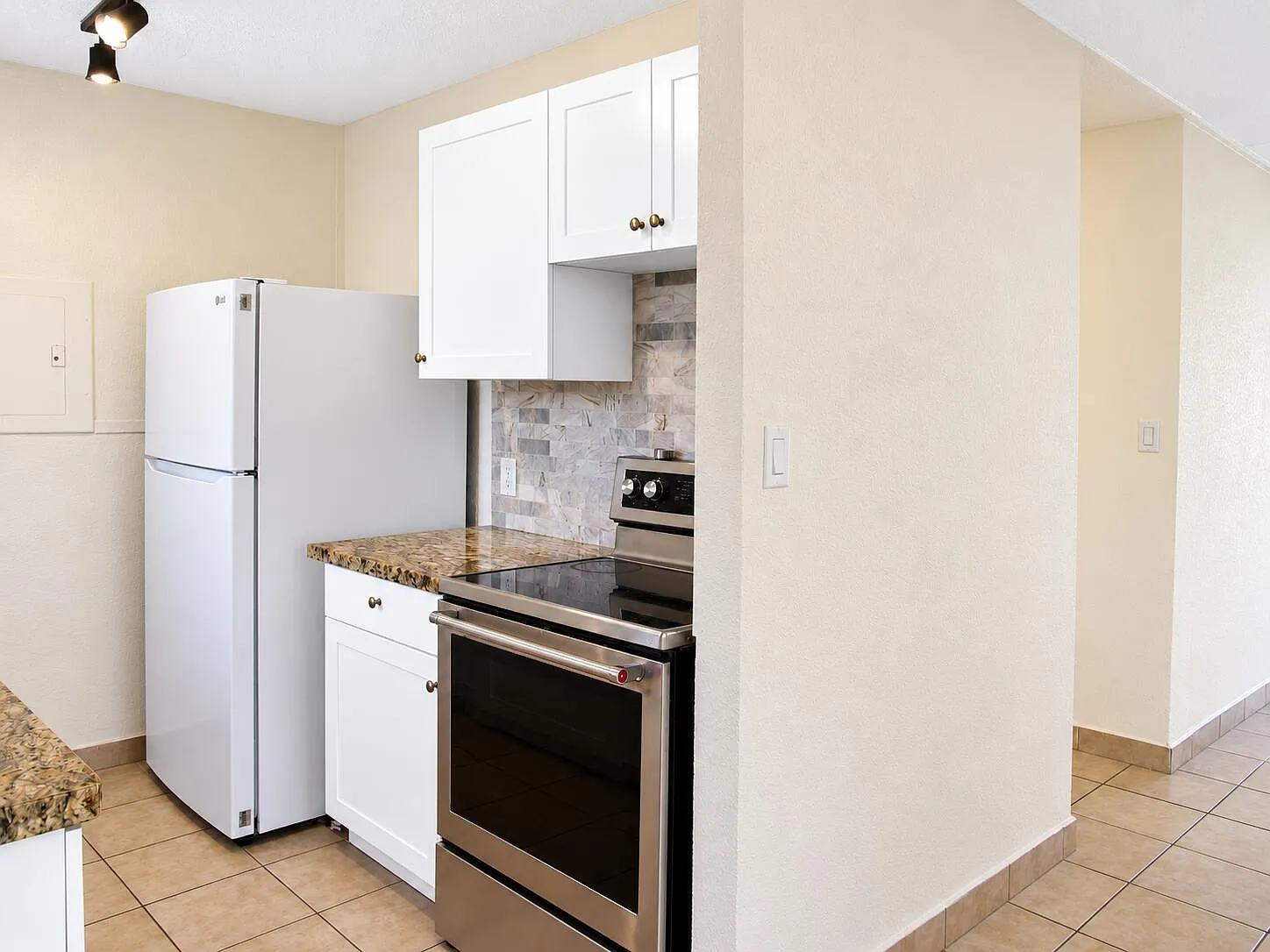 3 bed, $1,800 — Photo 4