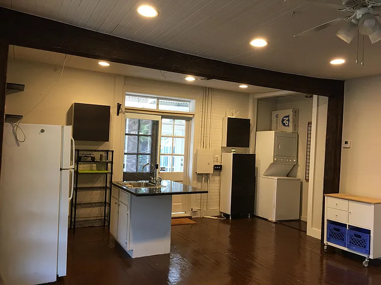 2107 Clover Ln — Photo 4