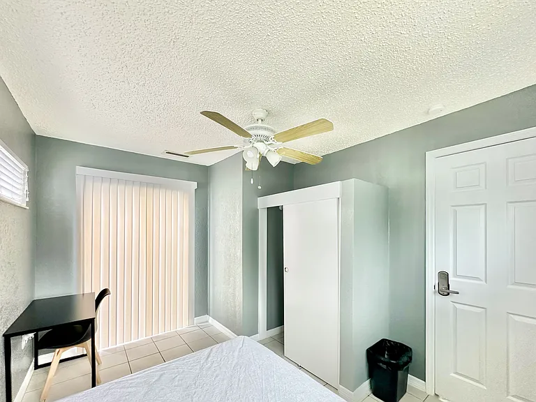 Sun Glo Ave — Photo 2