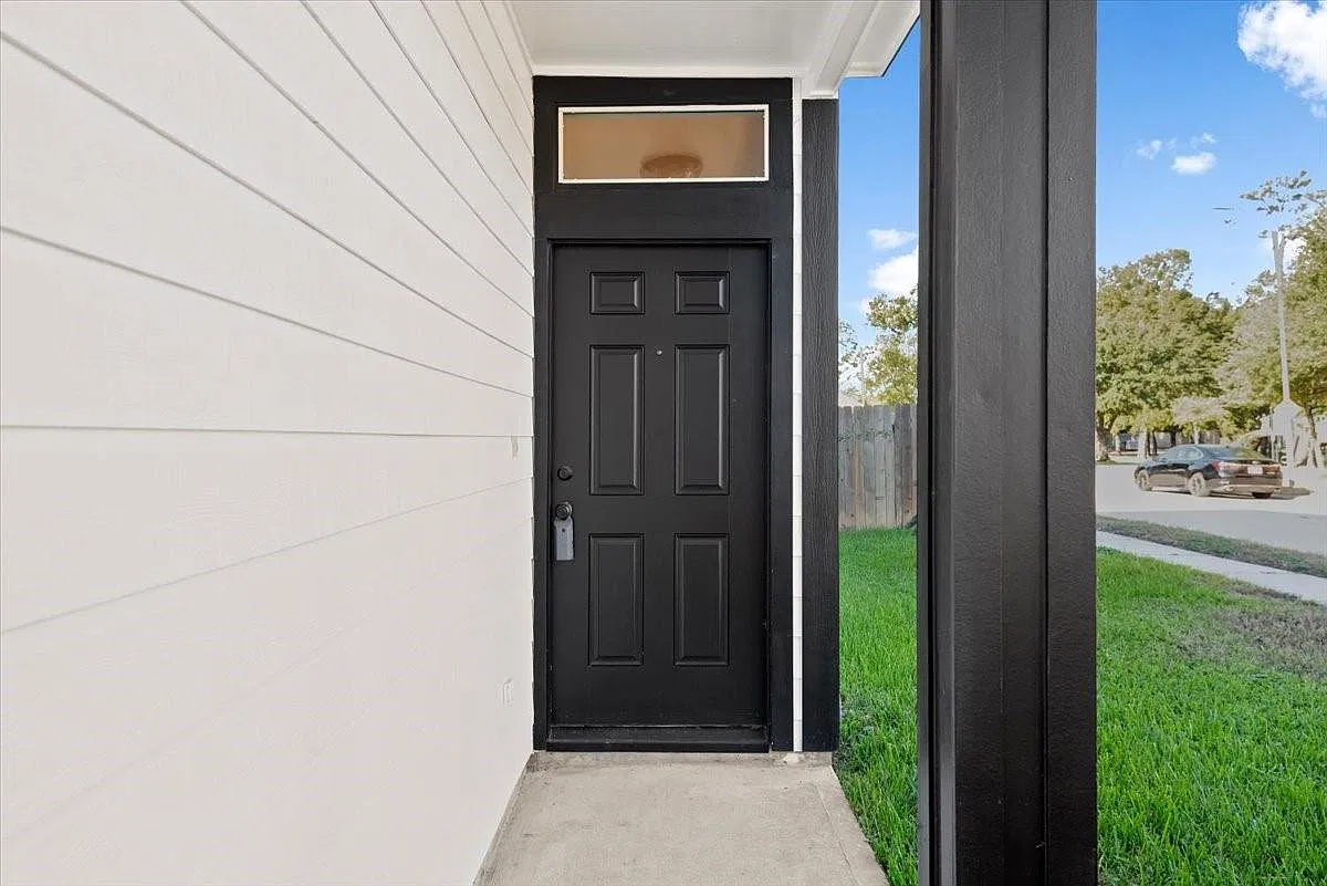 3 bed, 2.5 bath, 1747 sqft, $1,695 — Photo 2