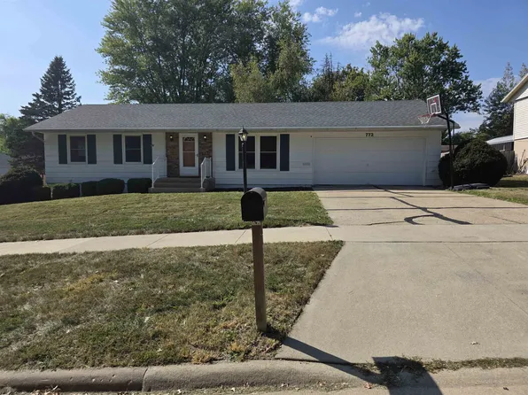 772 S Carthage Dr, Freeport, IL 61032