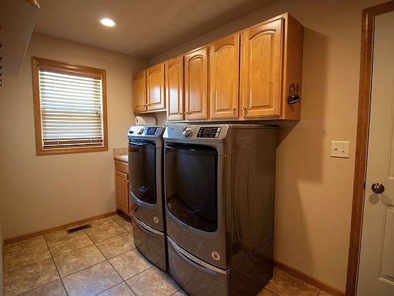2nd image of 1424 Indian Hills Dr