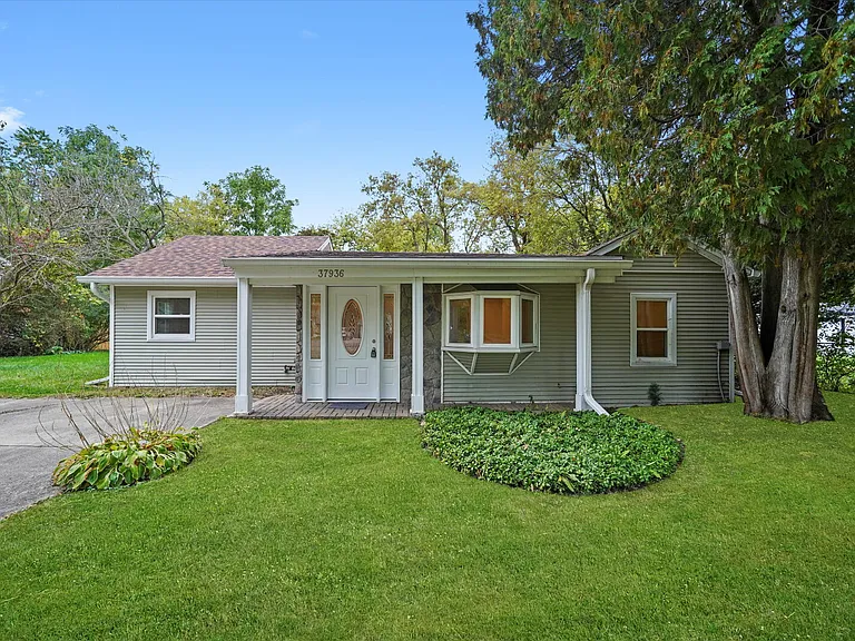 37936 N Wilson Ave — Photo 1