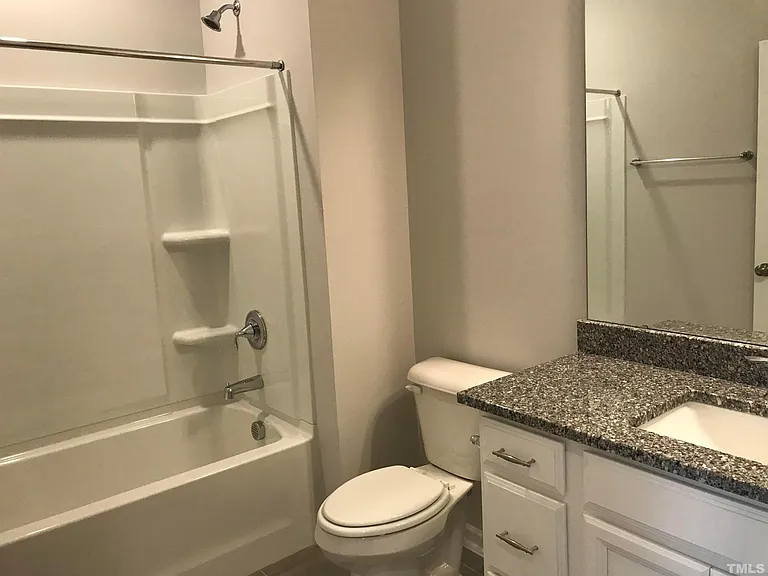 1042 Commack Dr — Photo 13
