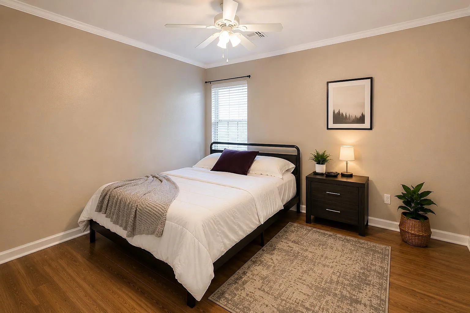 4 bed, 3.0 bath, 3100 sqft, $992 — Photo 1