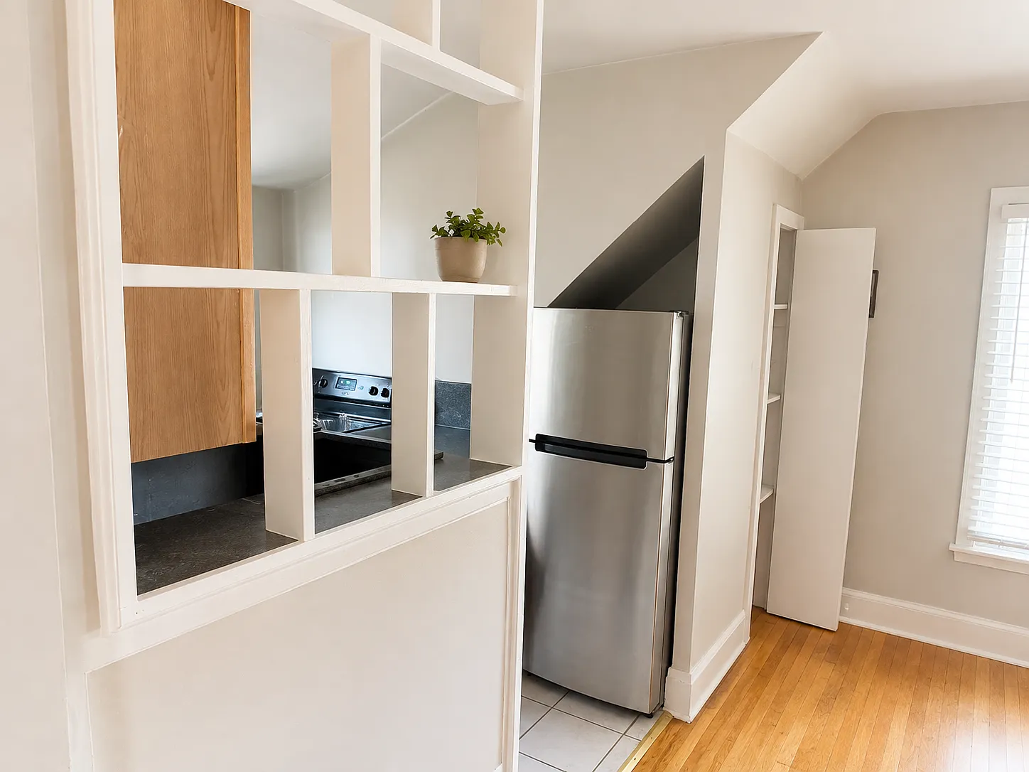 Studio, 550 sqft, $1,100 — Photo 4
